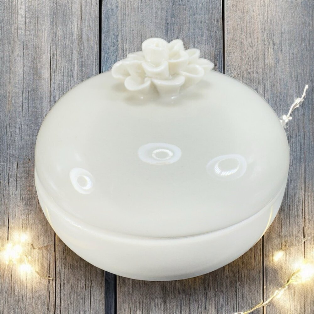 Vintage Italian Pottery Trinket Dish Holder With Applied Flower Lid‎ Pill Holder